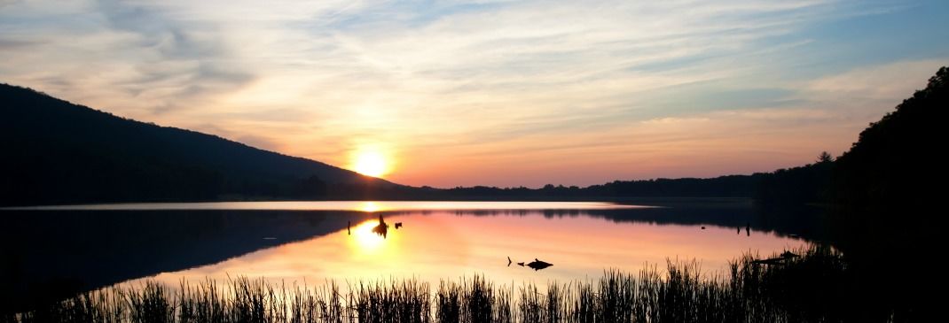 Ländliche Seite Pennsylvanias bei Sonnenuntergang